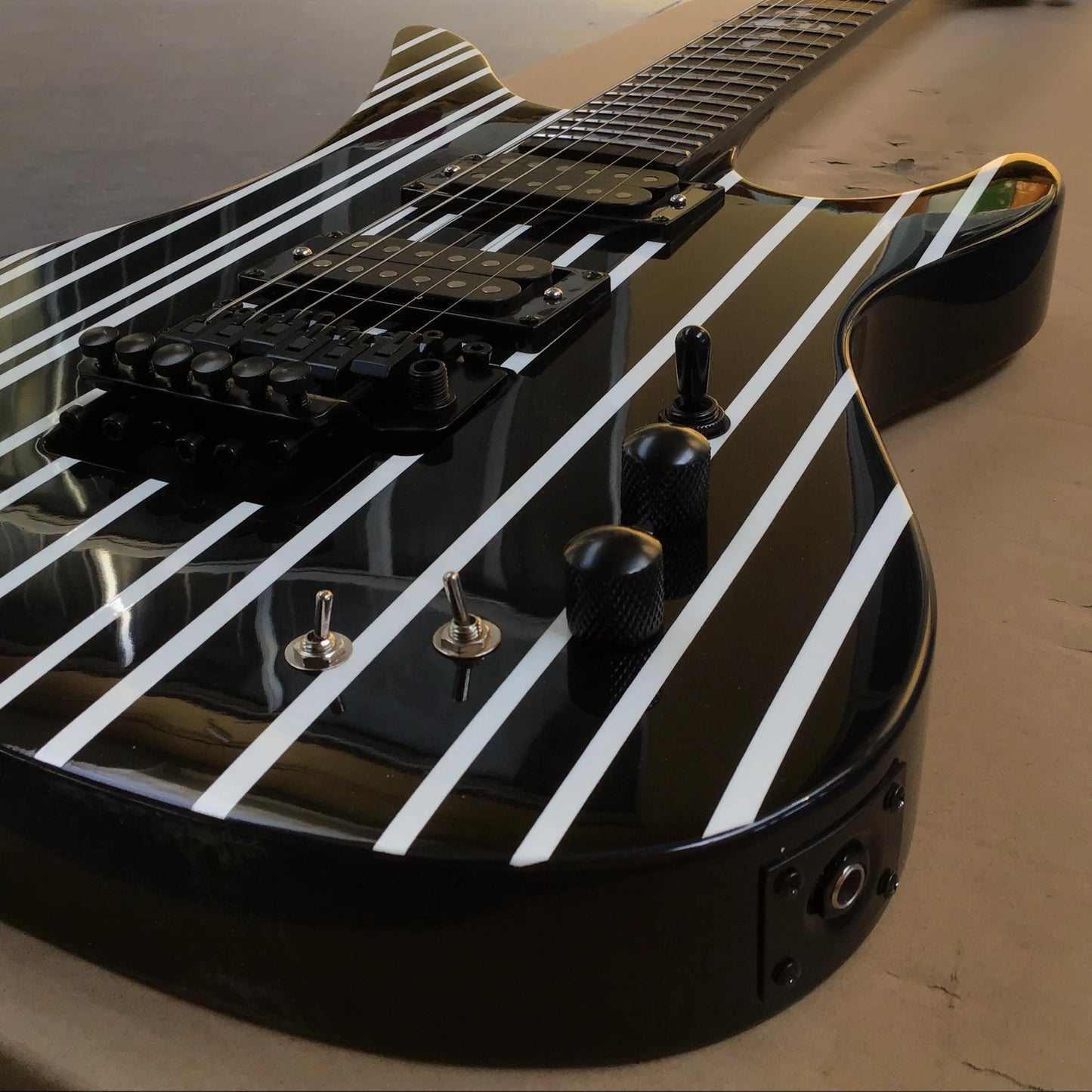 Perfect tone electric guitar, black with withe, high-quality material,  customizable,hot sale in stock guitar