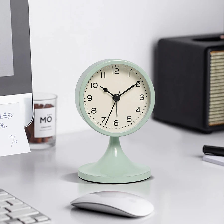 1 piece retro metal quartz alarm clock, silent bedside night light desk clock, home decoration, holiday gift (excluding battery)