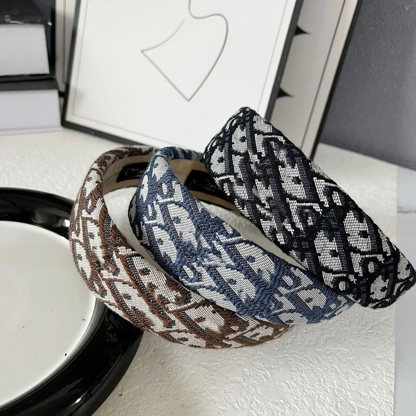 Premium wide-brimmed headband D letter sponge high cranial top headband presbyopia retro embroidery head hole hair accessories
