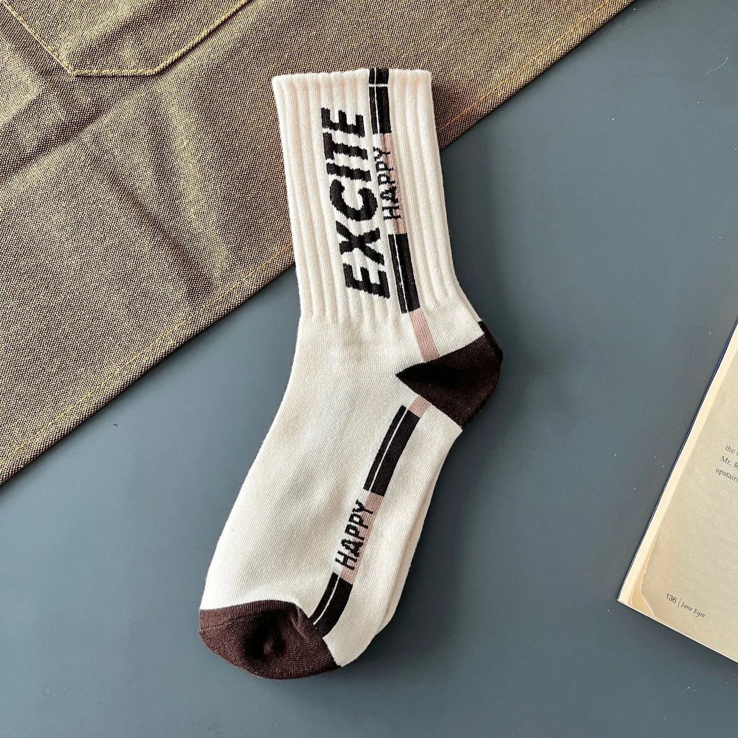 1/5/8 Pairs Retro American Men's Mid-rise Socks Women Ins-style Casual Sports Basketball Graffiti Alphanumeric Pattern Socks