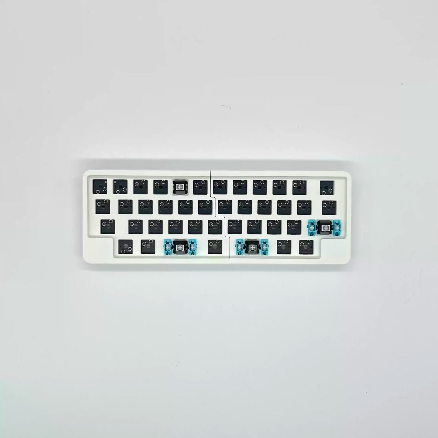 40% Wireless Split Keyboard 2.4G Connection DIY Support Hot Swappable VIAL Ergonomic Split Customization Gaming Keyboard Kit