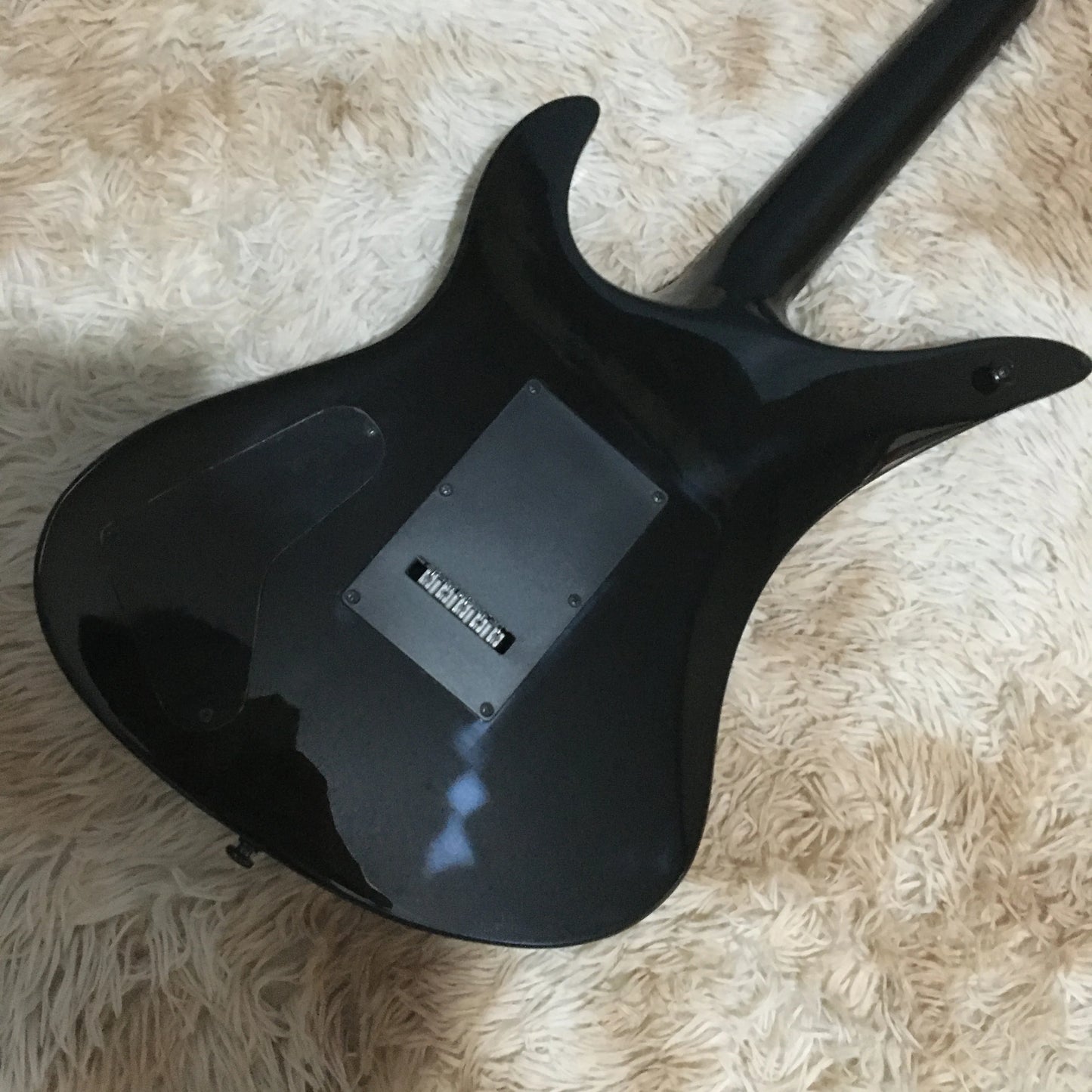 Perfect tone electric guitar, black with withe, high-quality material,  customizable,hot sale in stock guitar