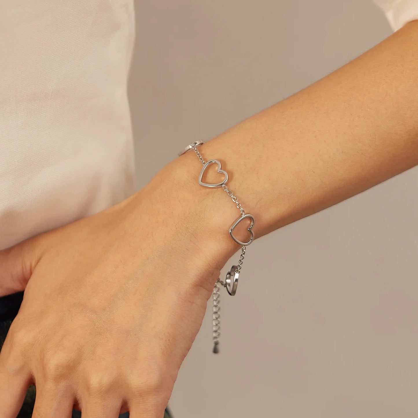 Yupsk Fashion Elegant Hollowed Out Four-leaf Clover Bracelet Stainless Steel Adjustable Chain Bracelets Ladies Daily Jewelry