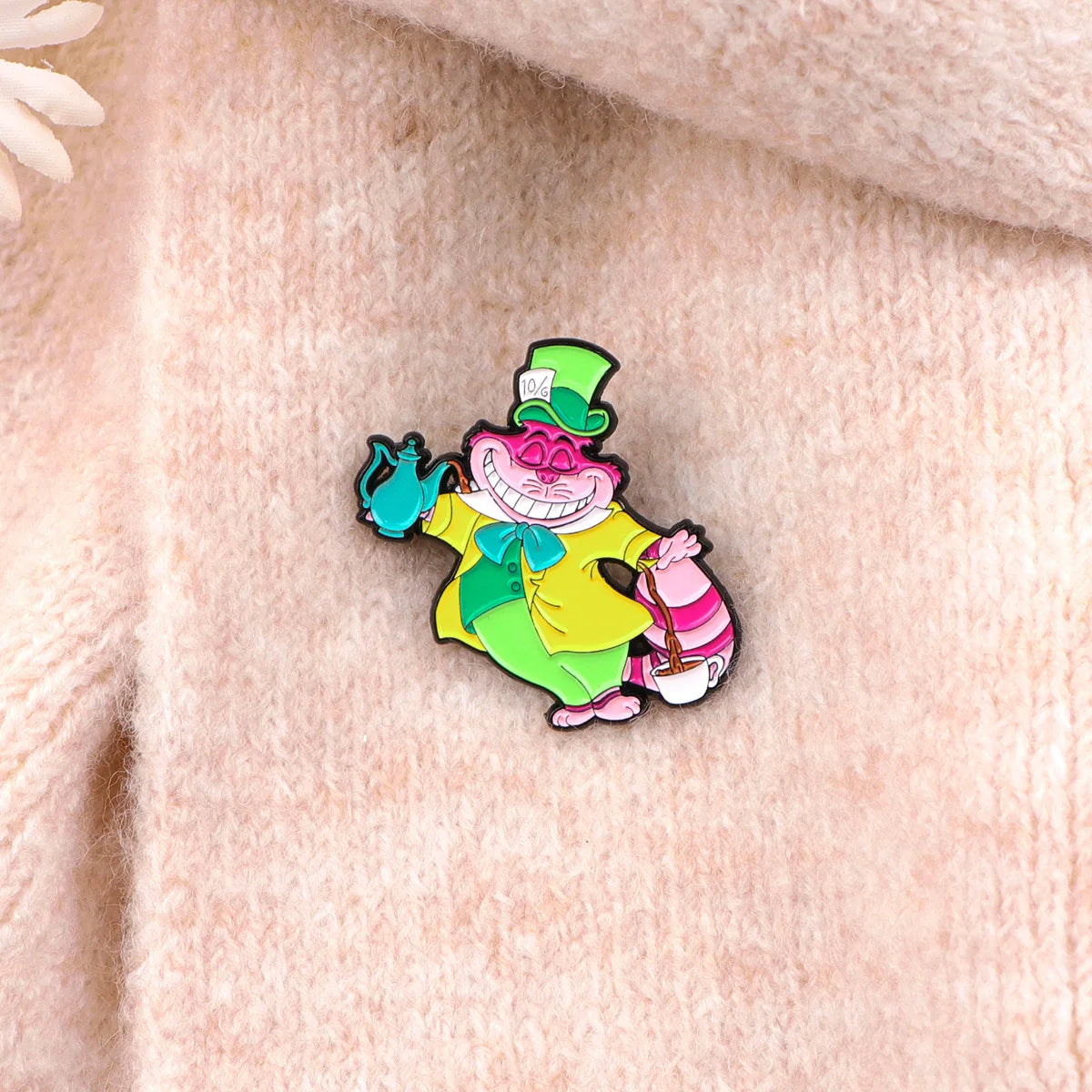 Cheshire Cat Enamel Pin Alice in Wonderland Brooch Pines Lapel Pins Badges on Backpack Clothing Accessories Fashion Jewelry Gift