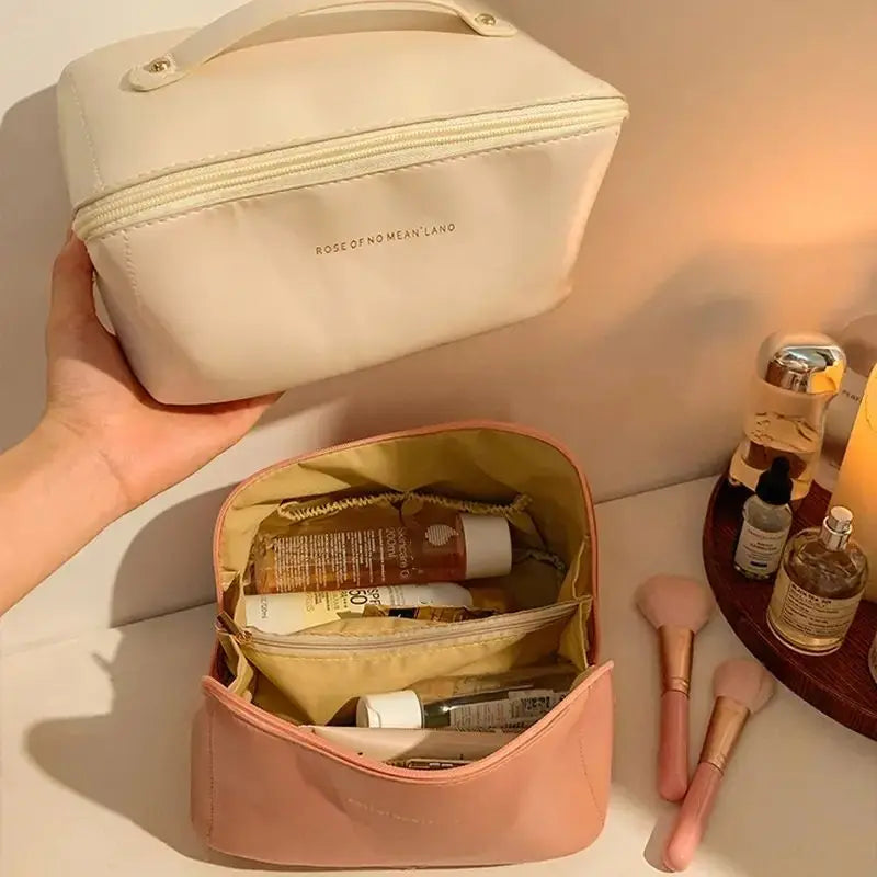 Large Capacity Pillow Storage Bag, PU Leather Waterproof, Portable Makeup Bag, Travel and Business Travel, Portable Toiletries B