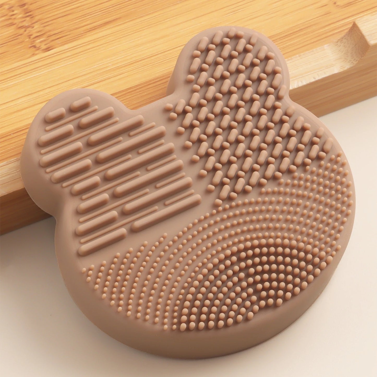 Makeup Brush Cleaning Tool ,1pcs Silicone Cute Portable Bear Shaped Cleansing Makeup brush cleanerfor Prevent Makeup Residue