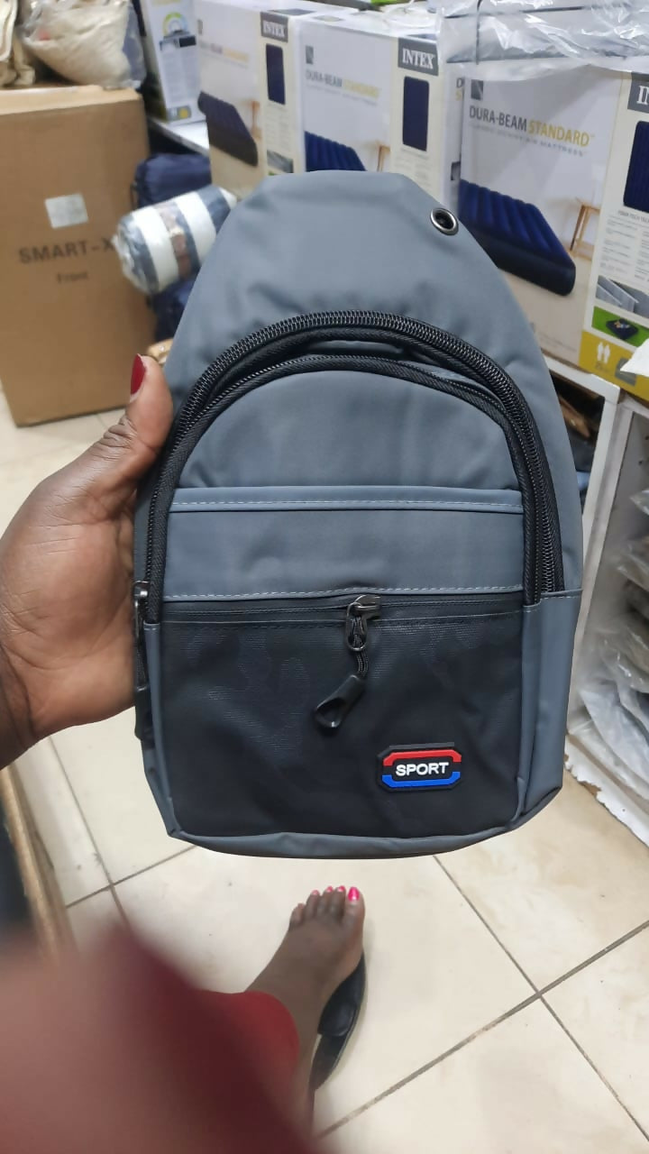 Men‘s USB Casual Shoulder /Crossbody Sling Chest Bag Pack
