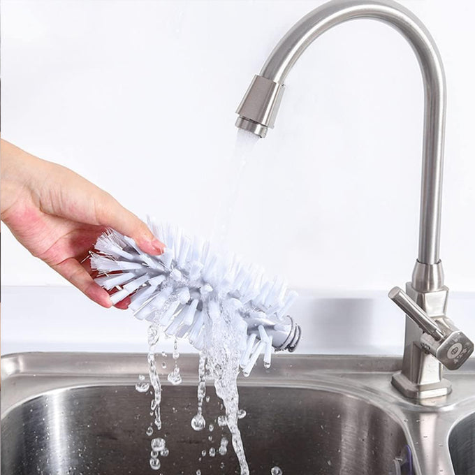 Cups or tumbler cleaning brush that cleans inside and outside at once