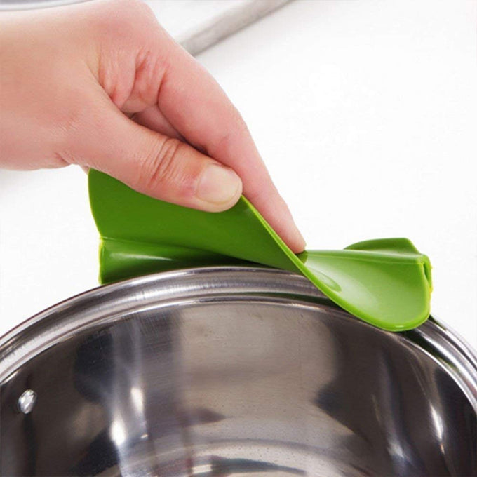 Anti-Spill Funnel Silicone Slip On Pour Soup Spout for Pots, Pans,Bowls, Jars Kitchen Tool