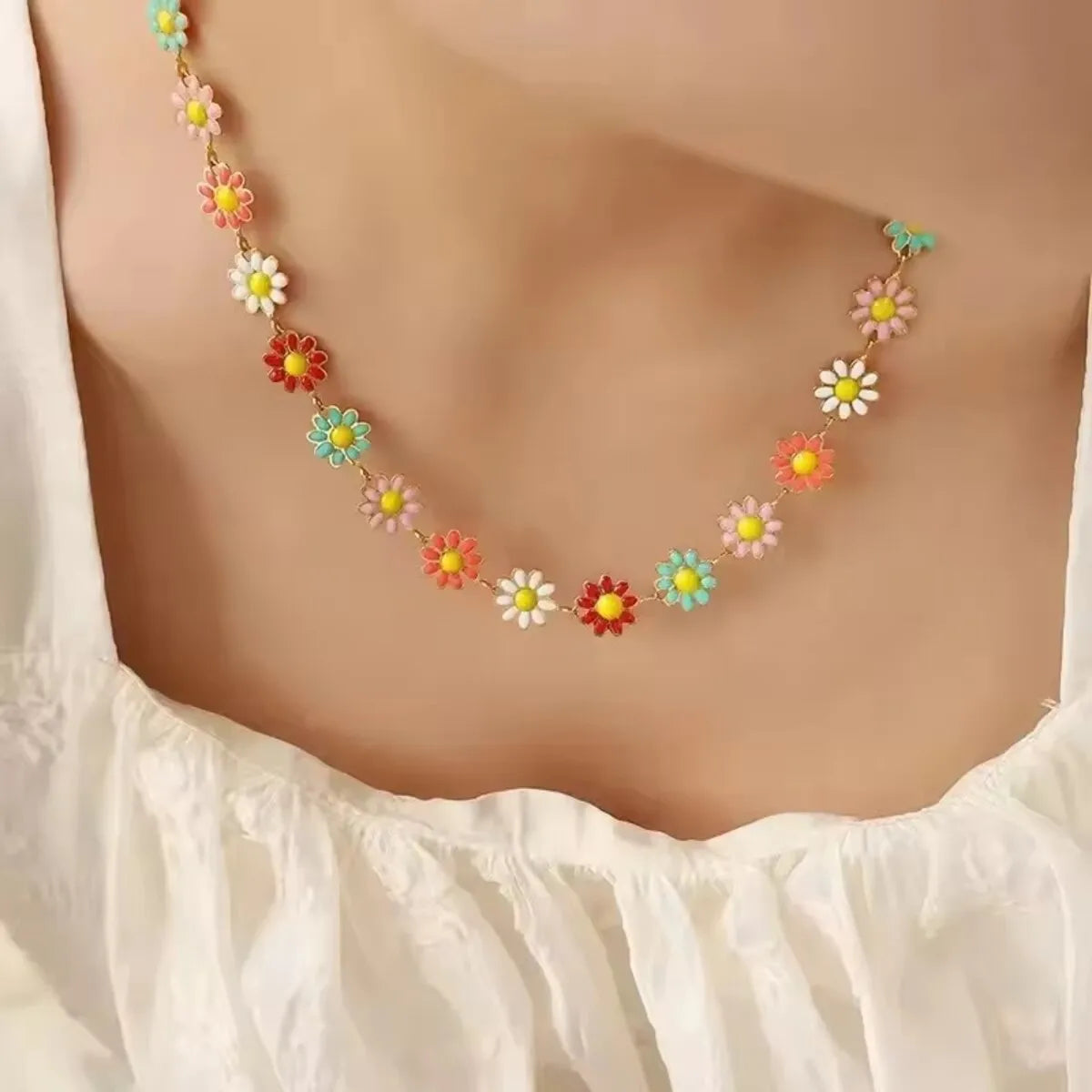 Flower Daisy Clavicle Chain Necklace for Women Girls Korean Style Sweet Short Choker Statement Wedding Bridal Jewelry Neck Chain