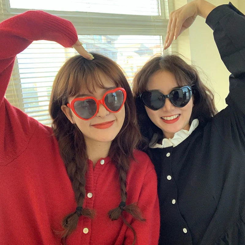 Love Heart Shaped Effects Glasses Watch The Lights Change to Heart Shape At Night Diffraction Glasses Women Fashion Sunglasses