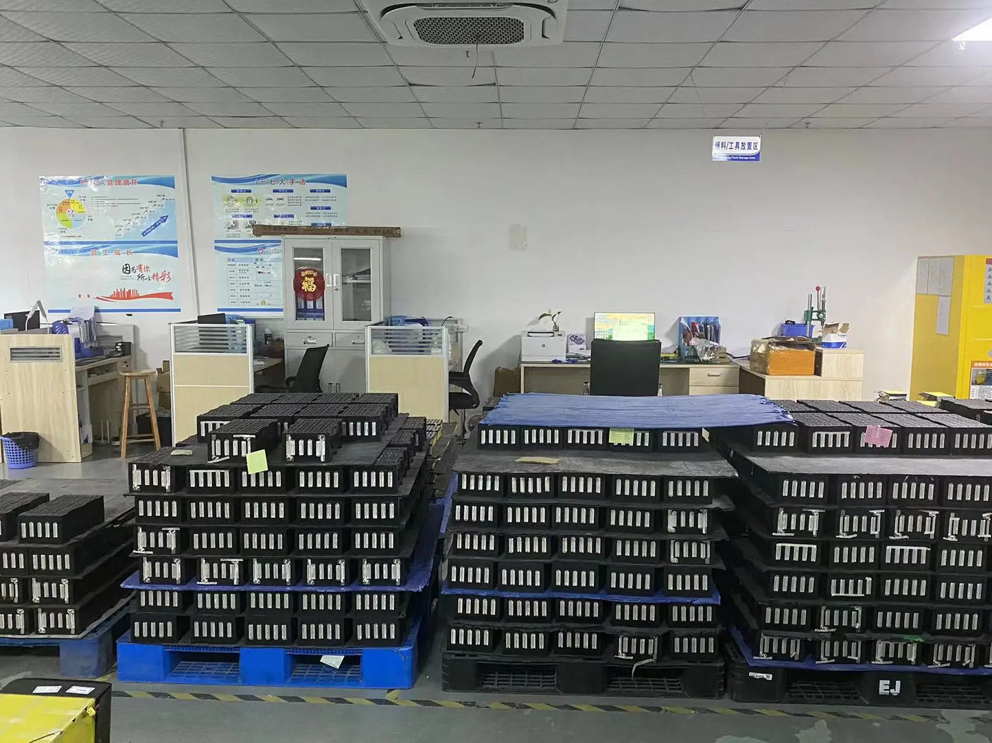 High Power 3KWH To Max 18KWH Stackable Portable Solar Generators Home Energy Storage System Full House Trolley Luggage Station