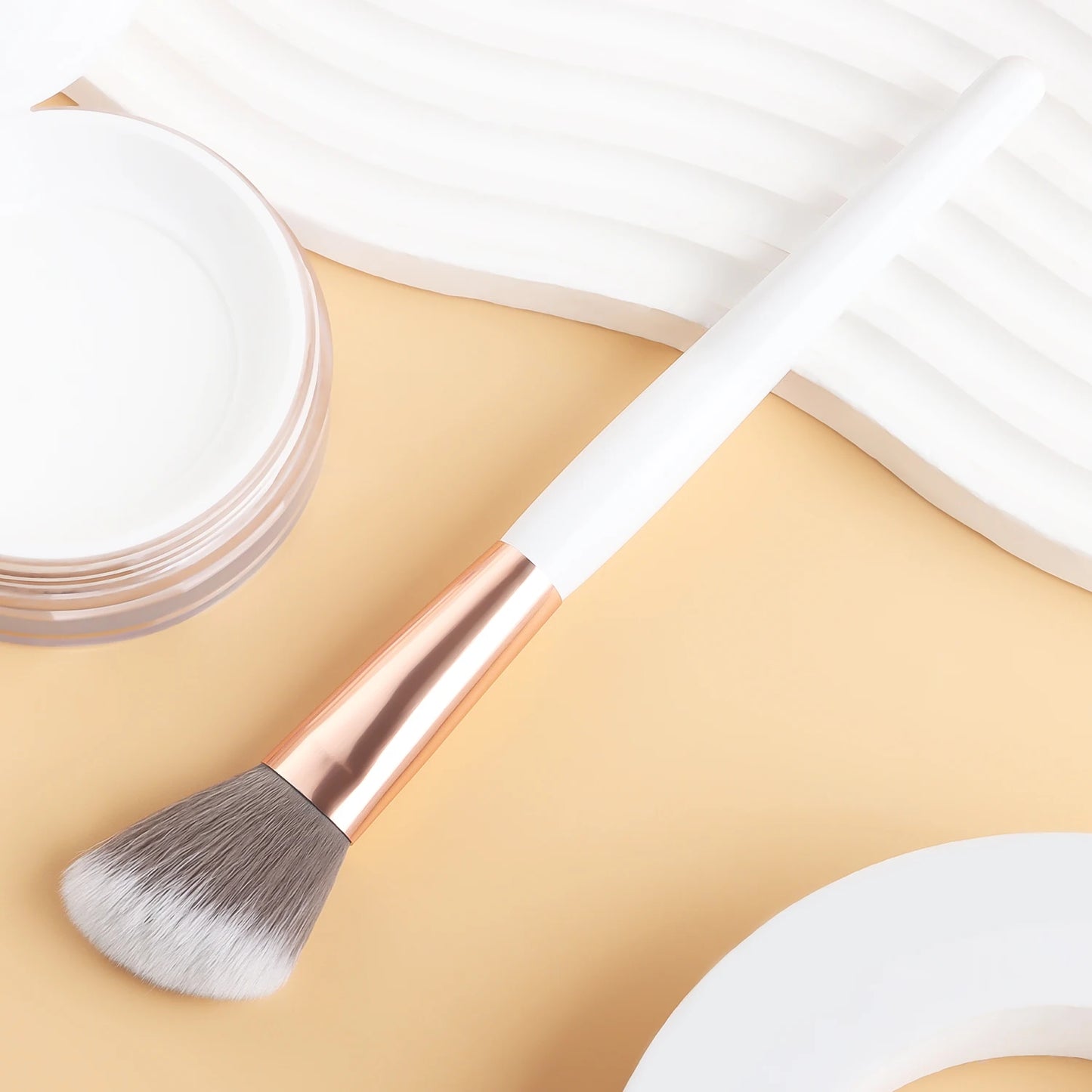 Contouring Brush ,1pcs Wooden Classic Diagonal head design Decorate face shape for Making Up Supply