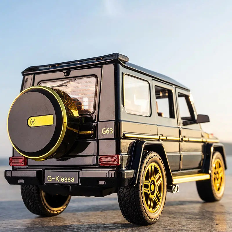 1:24 Scale AMG G63 Model Car - Zinc Alloy Pull-Back Toy with Sound & Light Effects, Ideal Gift for Boys & Girls 111