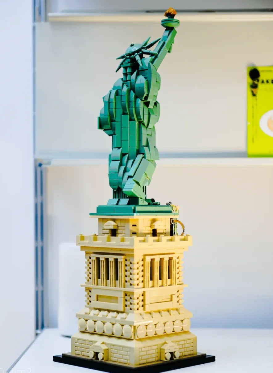 2025 NEW 1685 Pcs Architecture Statue of Liberty Large Collection Building Set Model Gift for Kids and Adults Compatible 21042