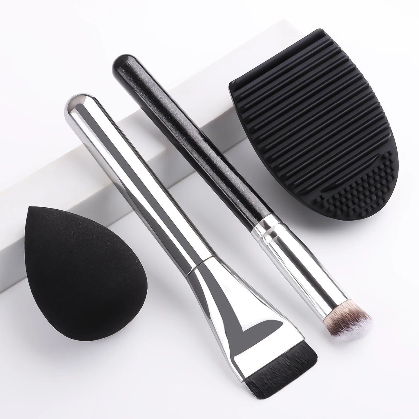 Ultra Thin Foundation Brush Makeup Mixing Palette with Spatula Flat Face Contour Brush Cosmetic Puff Blender Beauty Makeup Tools
