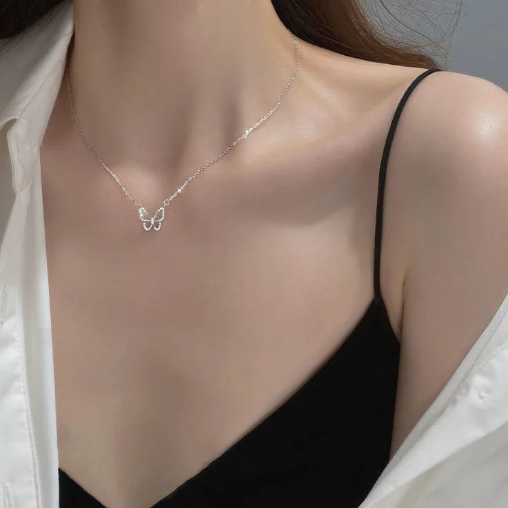 Simple Hollow Crystal Butterfly Necklace Fashion Classical Clavicle Chain Pendant Necklace for Women Elegant Jewelry Accessories