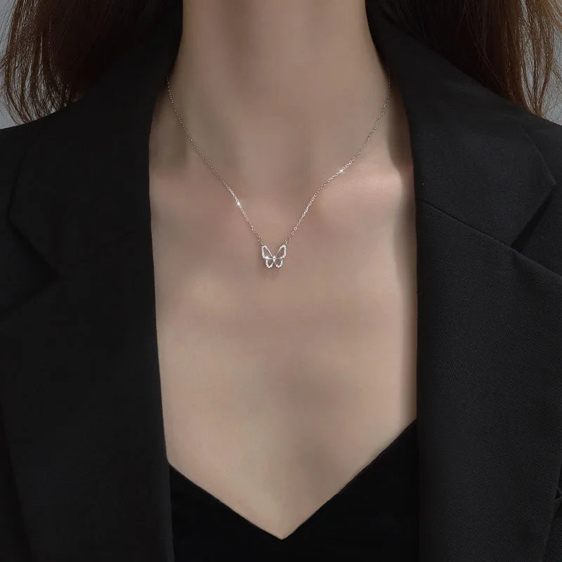 Simple Hollow Crystal Butterfly Necklace Fashion Classical Clavicle Chain Pendant Necklace for Women Elegant Jewelry Accessories