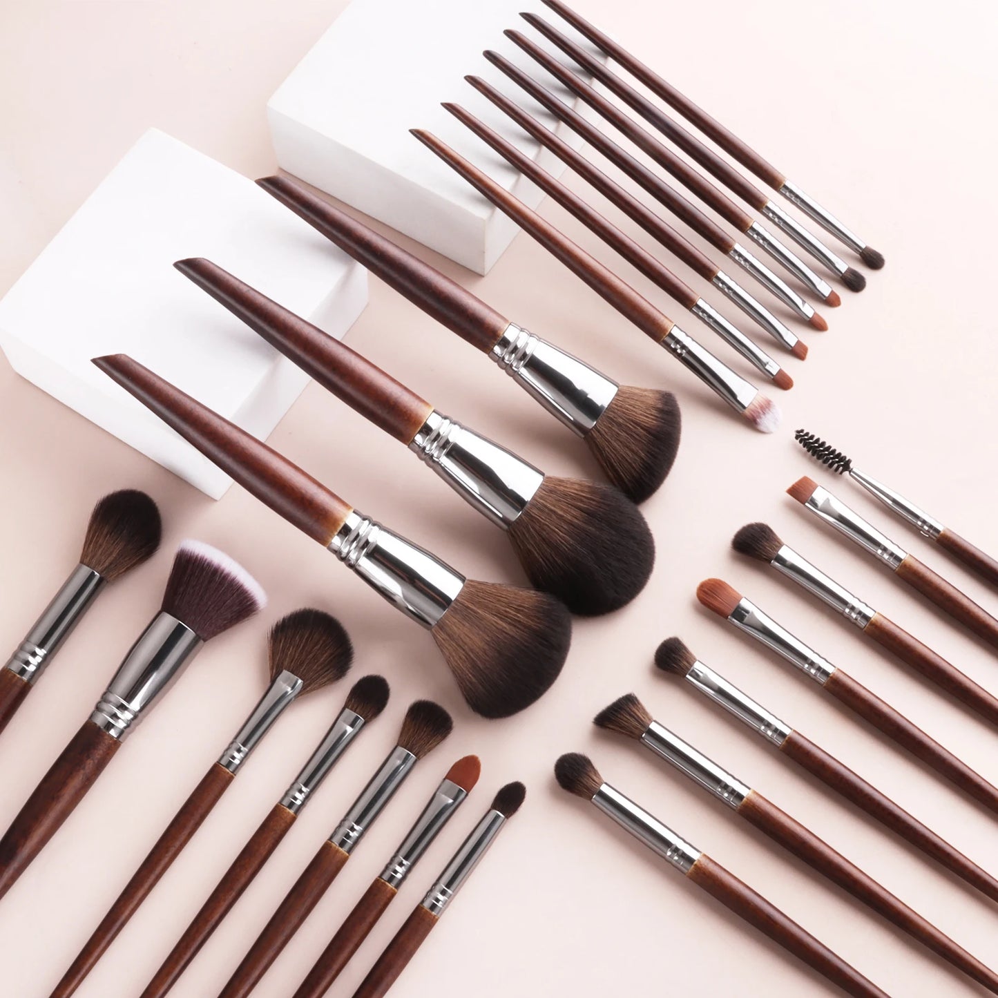 24 makeup brushes with wooden handles Natural Makeup Brushes Set Eyeshadow Make Up Brush Hair Kit for Makeup nabor kistey Blendi