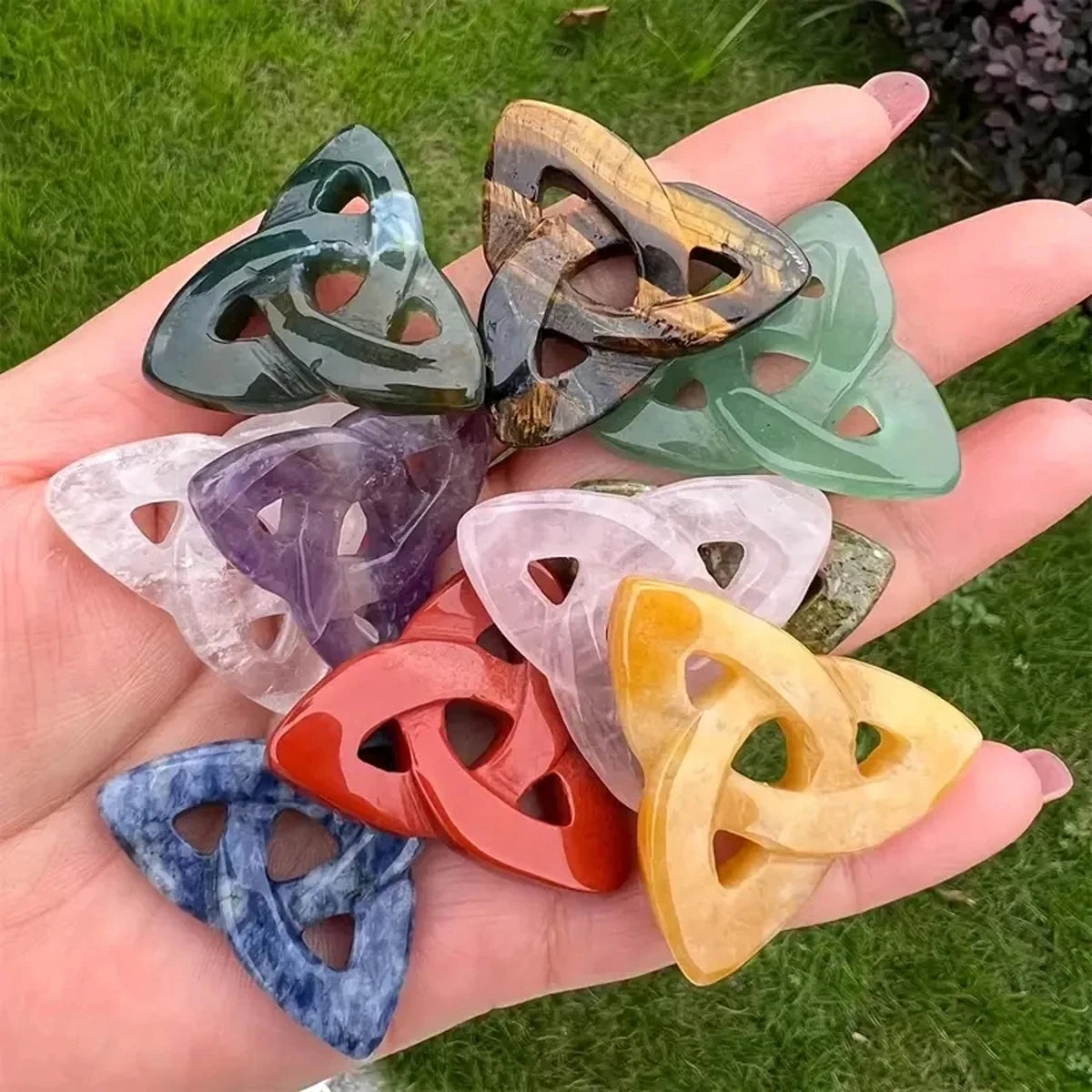 Natural Stone Lrish Knot Healing Cavring Tumble Ornament 1 Inch
