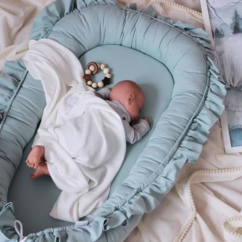 Cotton Portable Baby Crib Light Weight  Uterus Biomimetic Sleeping Bed For Newborns Foldable Cushioned Easy To Wash Baby