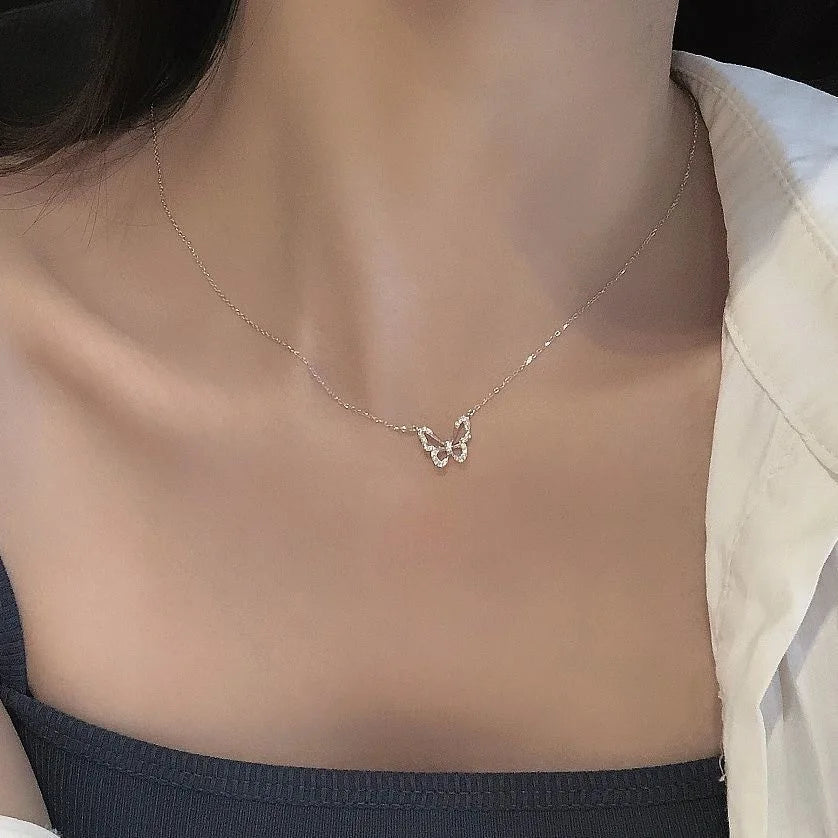 Simple Hollow Crystal Butterfly Necklace Fashion Classical Clavicle Chain Pendant Necklace for Women Elegant Jewelry Accessories