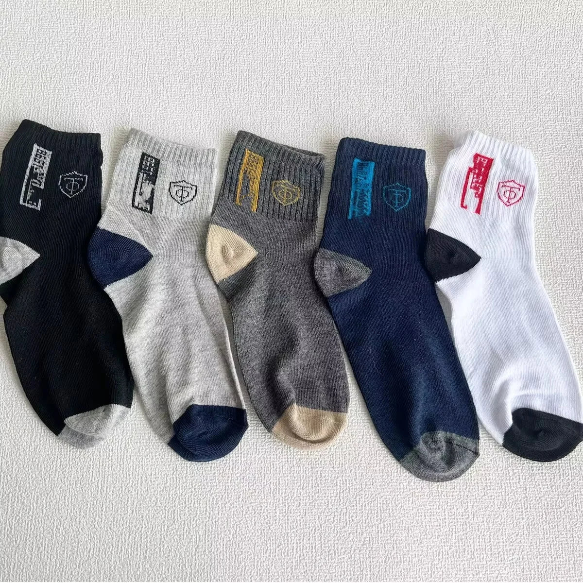 4 Pairs Of Men's Vintage Striped Crew Socks, Thermal Breathable Comfy Socks For Men's Wearing, Autumn & Winter
