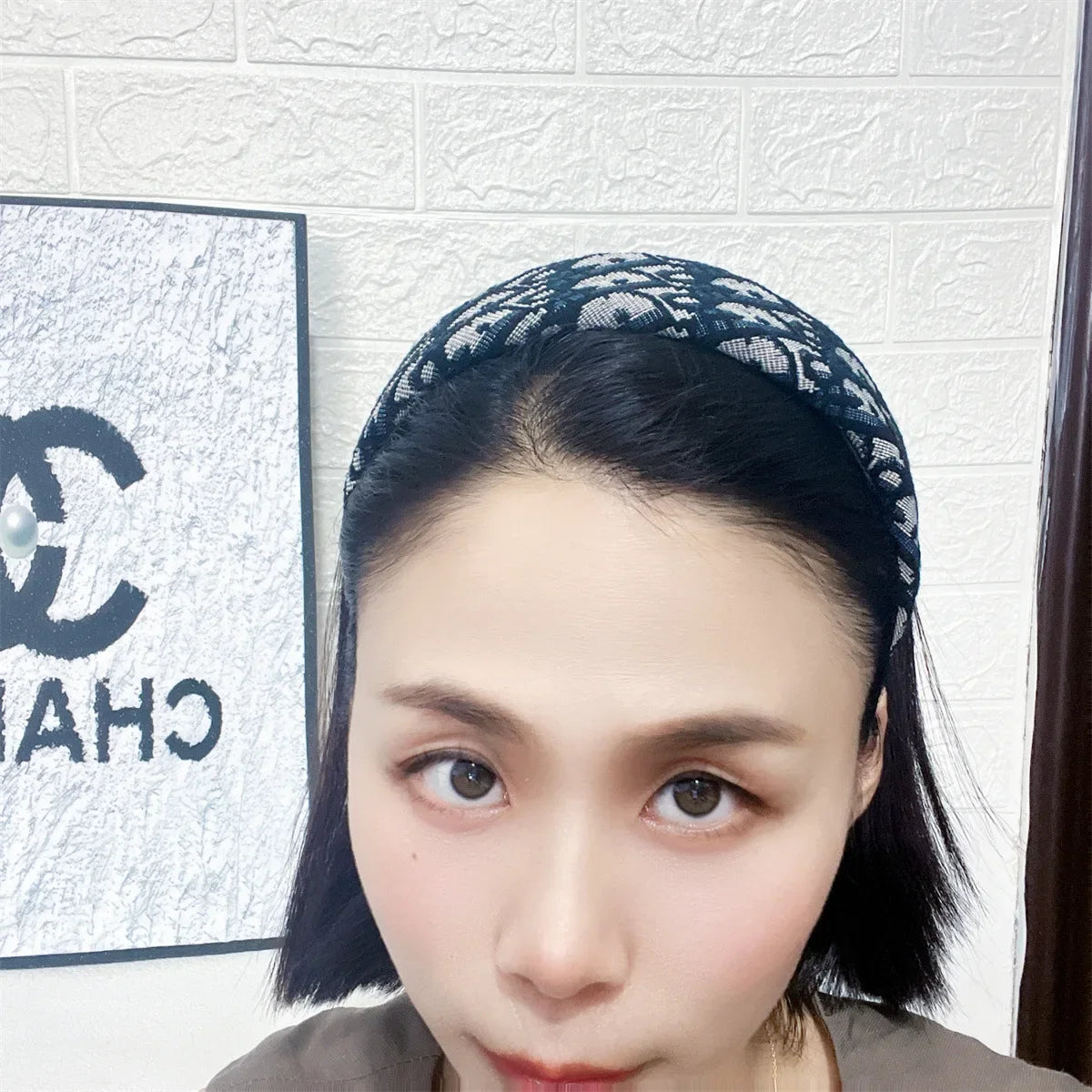 Premium wide-brimmed headband D letter sponge high cranial top headband presbyopia retro embroidery head hole hair accessories