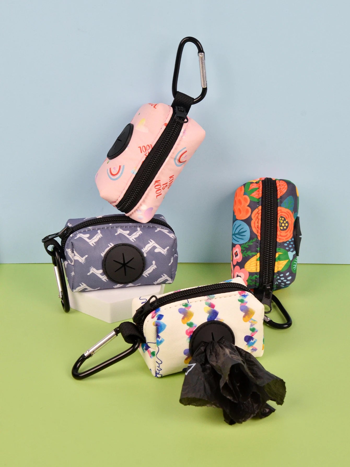 Rainbow Print Fashion Design Dog Poo Bag Holder For Dog Leash Attachment (Without Poo Bag And Leash)