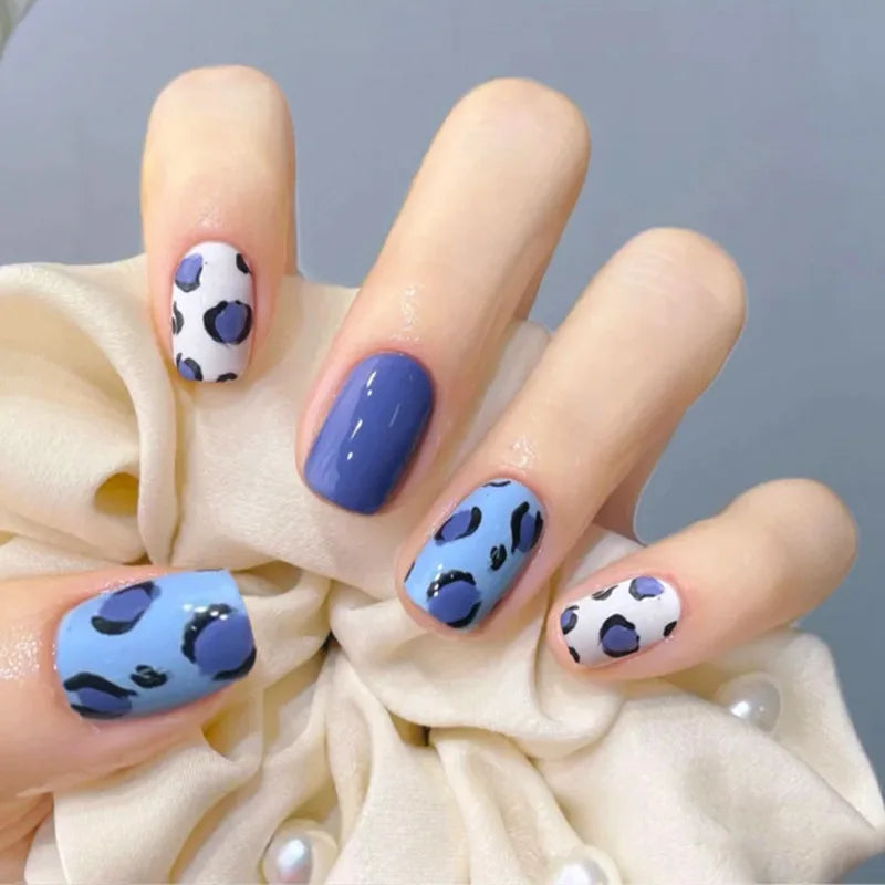 24Pcs/Box Short Square Head Wearing False Nails Art Clouds Stars Pattern Fake Nails Full Cover Press on Nail Tips Manicure Tools