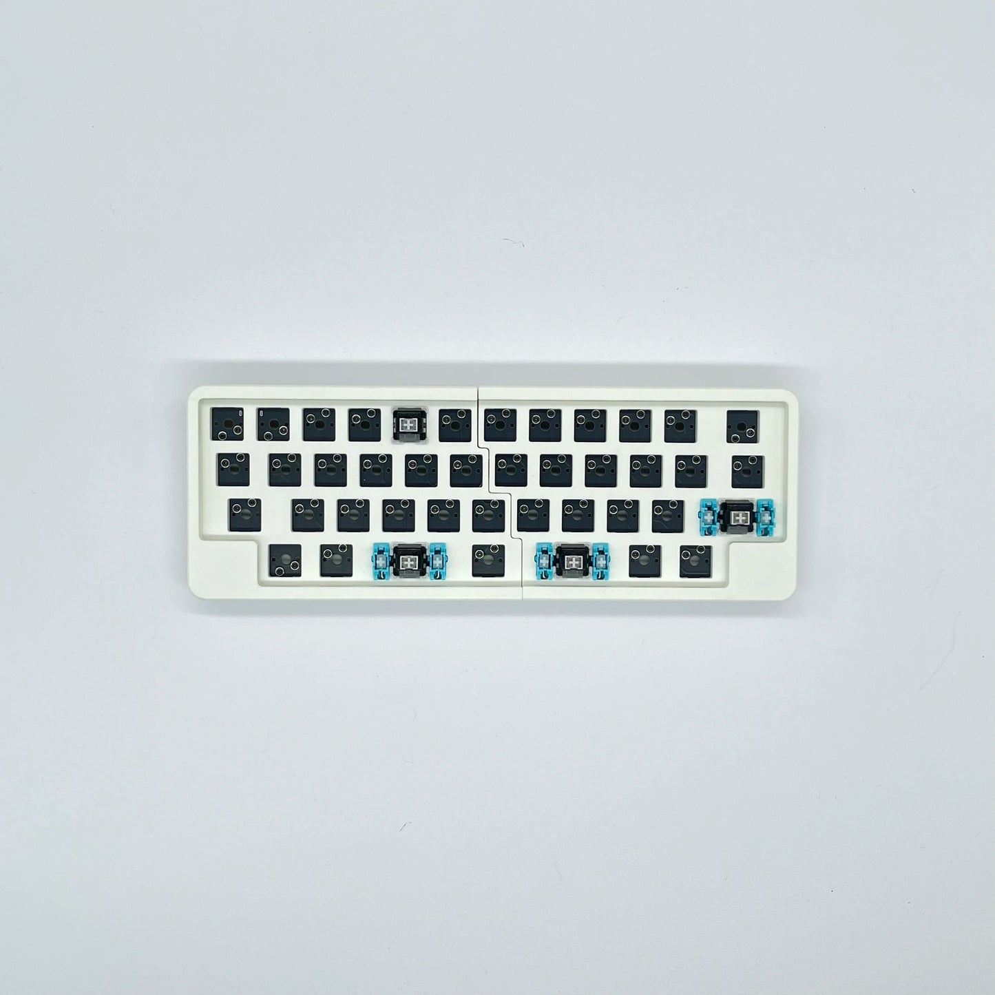 40% Wireless Split Keyboard 2.4G Connection DIY Support Hot Swappable VIAL Ergonomic Split Customization Gaming Keyboard Kit