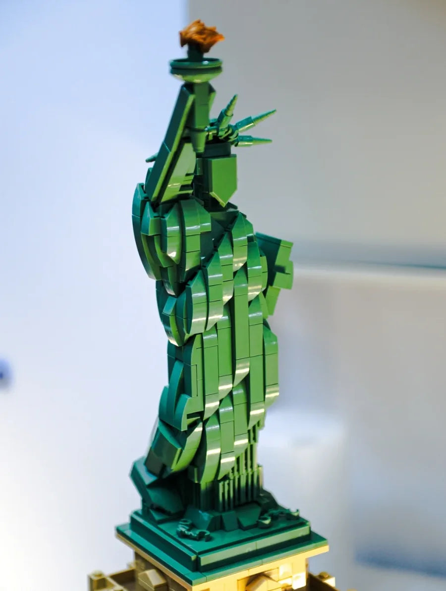 2025 NEW 1685 Pcs Architecture Statue of Liberty Large Collection Building Set Model Gift for Kids and Adults Compatible 21042