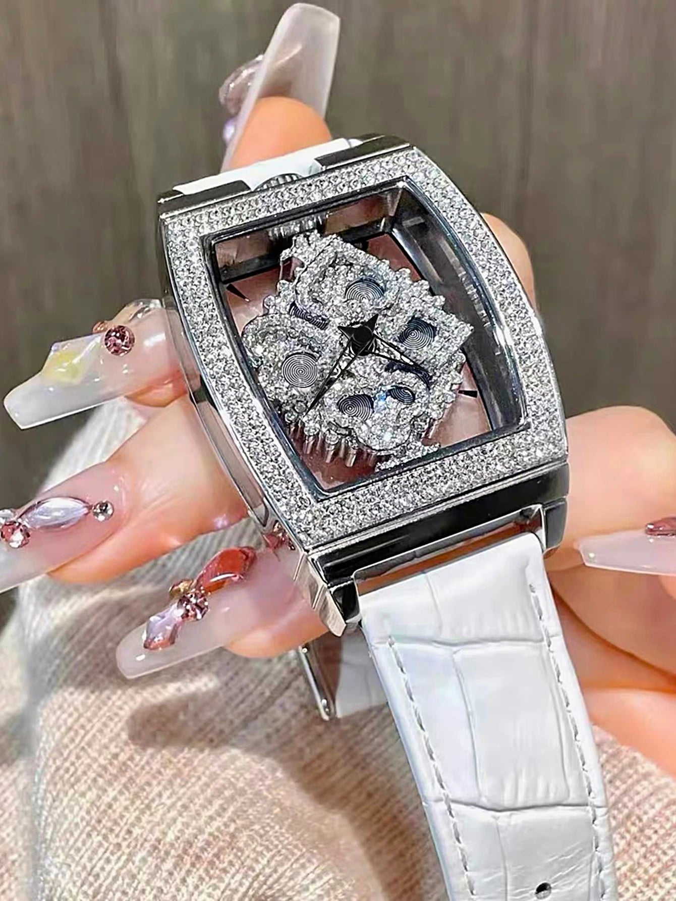 Fashionable Elegant Wine Barrel Shaped Ladies' Watch With Transparent Back & Rhinestone Detail Quartz Movement Watch, Rotatable