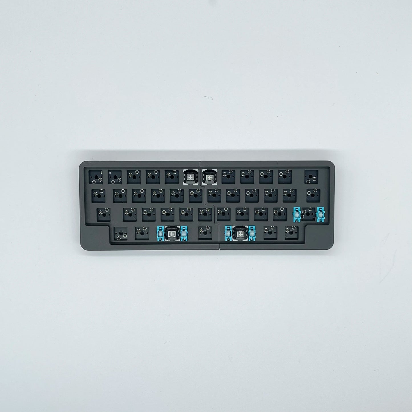 40% Wireless Split Keyboard 2.4G Connection DIY Support Hot Swappable VIAL Ergonomic Split Customization Gaming Keyboard Kit