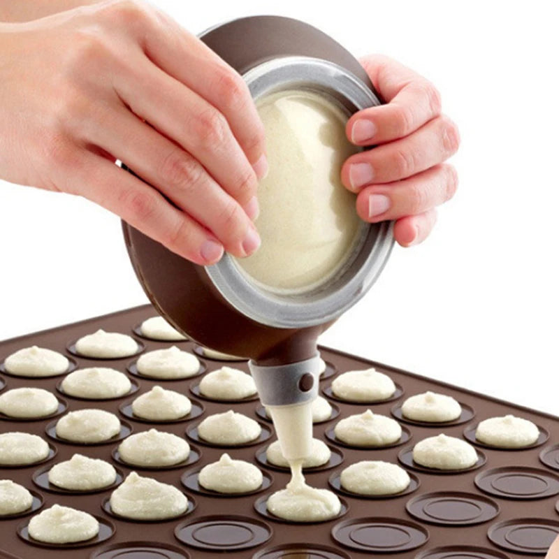Silicone Macaron Decorating Pot Set, Chocolate Jam Extruder, With 5 Decorating Mouth, Suitable For Macron, Cake Baking Supplies