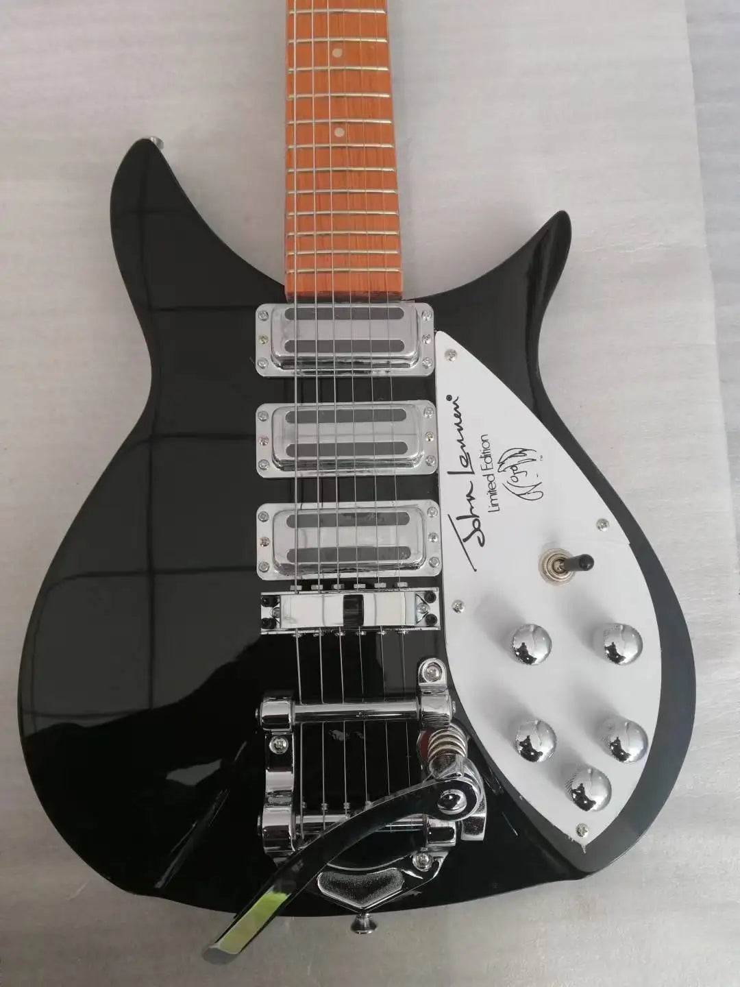 6-string electric guitar, 21 notes, black paint, silver accessories, free transportation