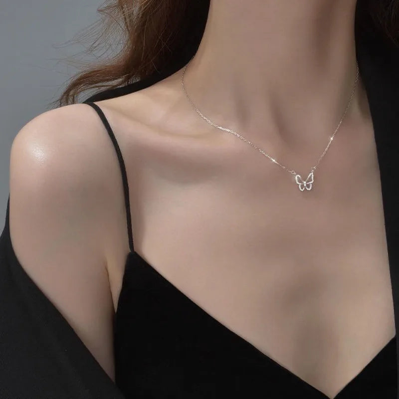 Simple Hollow Crystal Butterfly Necklace Fashion Classical Clavicle Chain Pendant Necklace for Women Elegant Jewelry Accessories