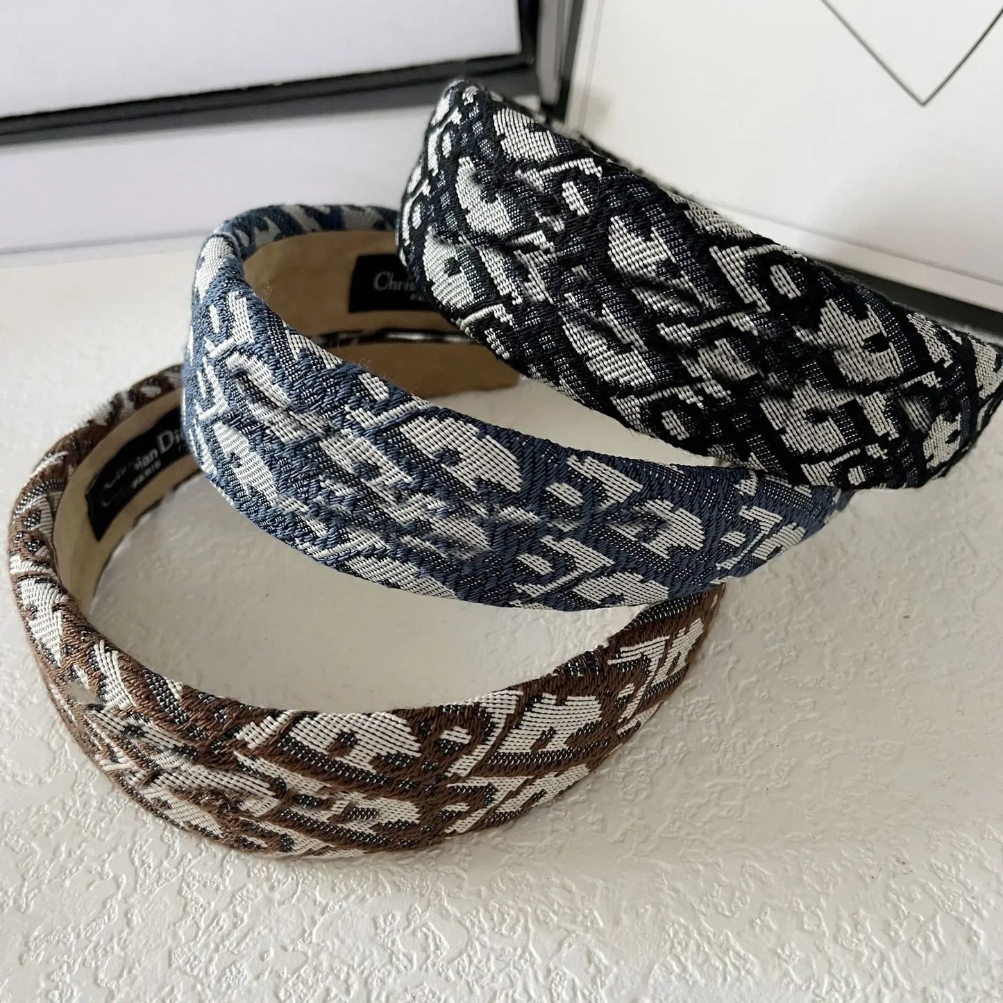 Premium wide-brimmed headband D letter sponge high cranial top headband presbyopia retro embroidery head hole hair accessories