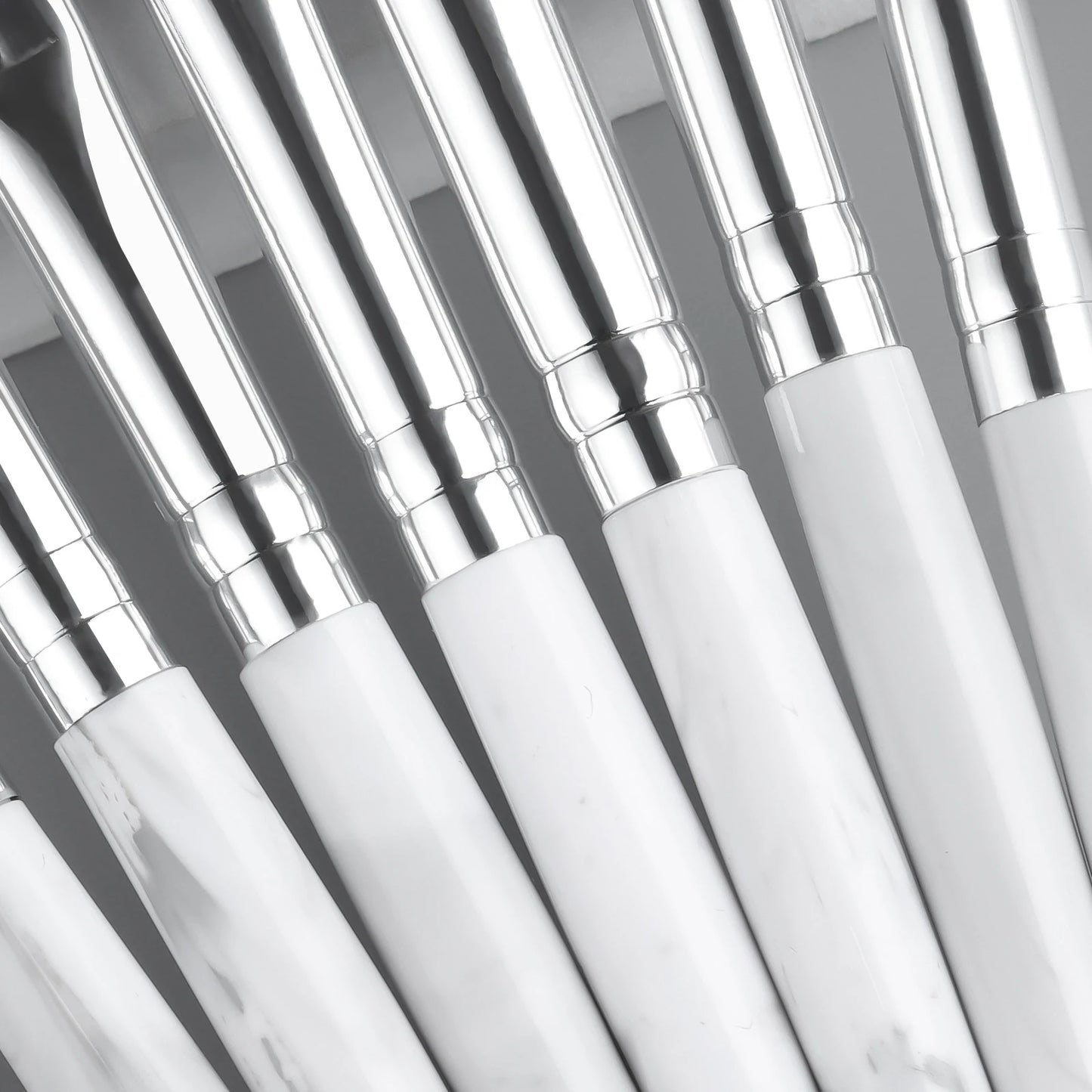 Makeup Brush Sets , 20pcs Plastic Daily Durable multifunctional makeup brush for Mascara, Eye Shadow,Foundation