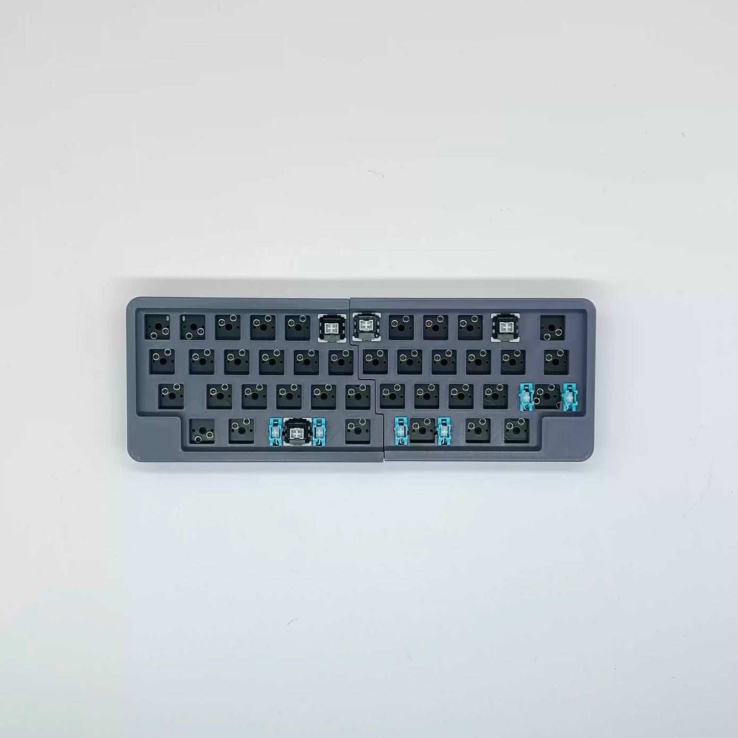 40% Wireless Split Keyboard 2.4G Connection DIY Support Hot Swappable VIAL Ergonomic Split Customization Gaming Keyboard Kit
