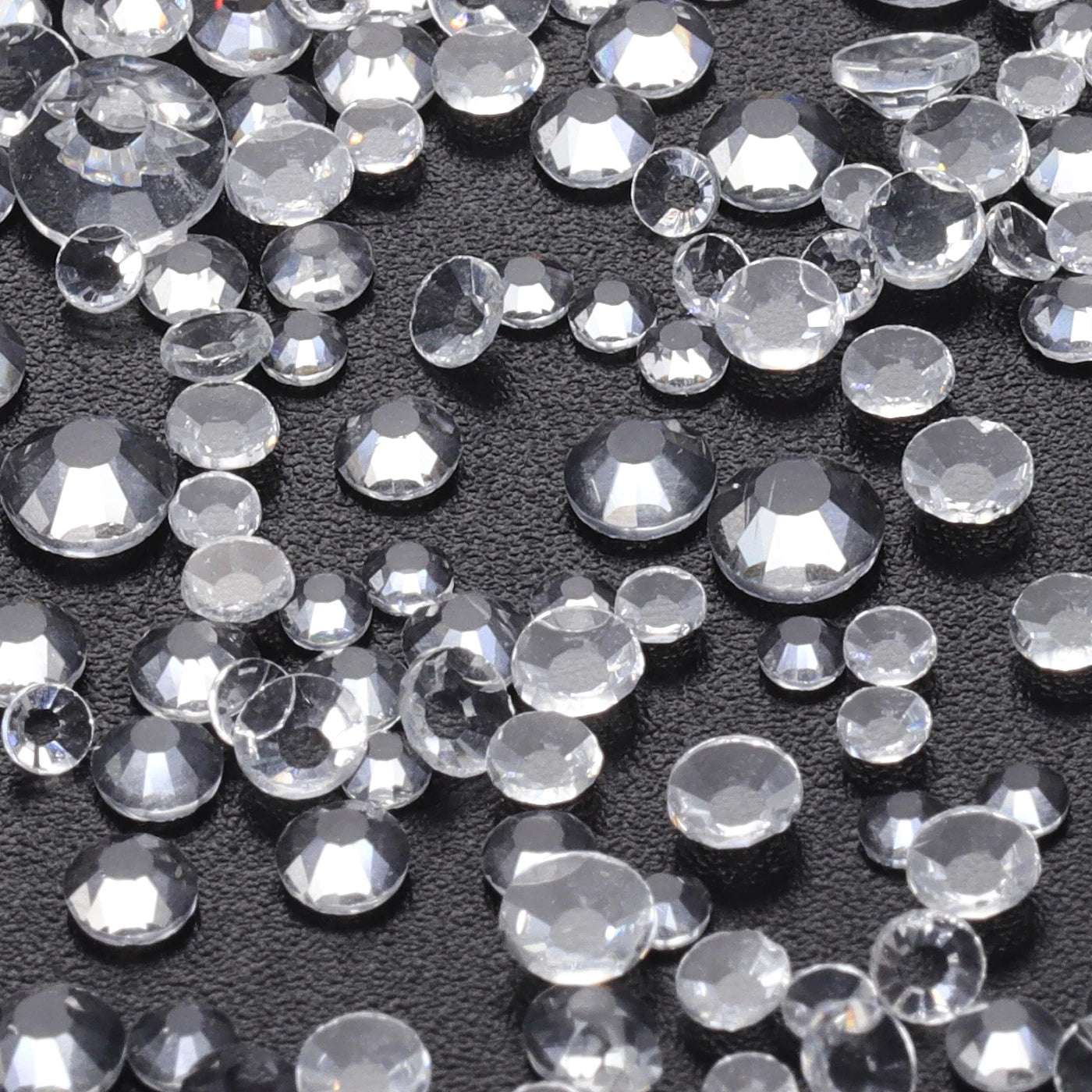 QIIY 1440Pcs Mix Size SS3-SS20 Clear Crystal FlatBack Rhinestones Non-Hotfix Glass Decorations DIY Glitter Stones 3D Nail Art