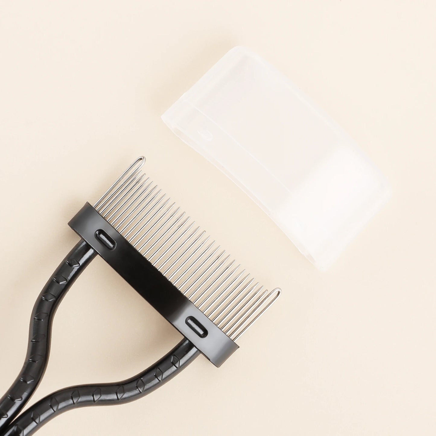 1-pack eyelash comb, eyelash separator - curved design, curling eyelashes to fit the eye shape, makeup tool with protective case