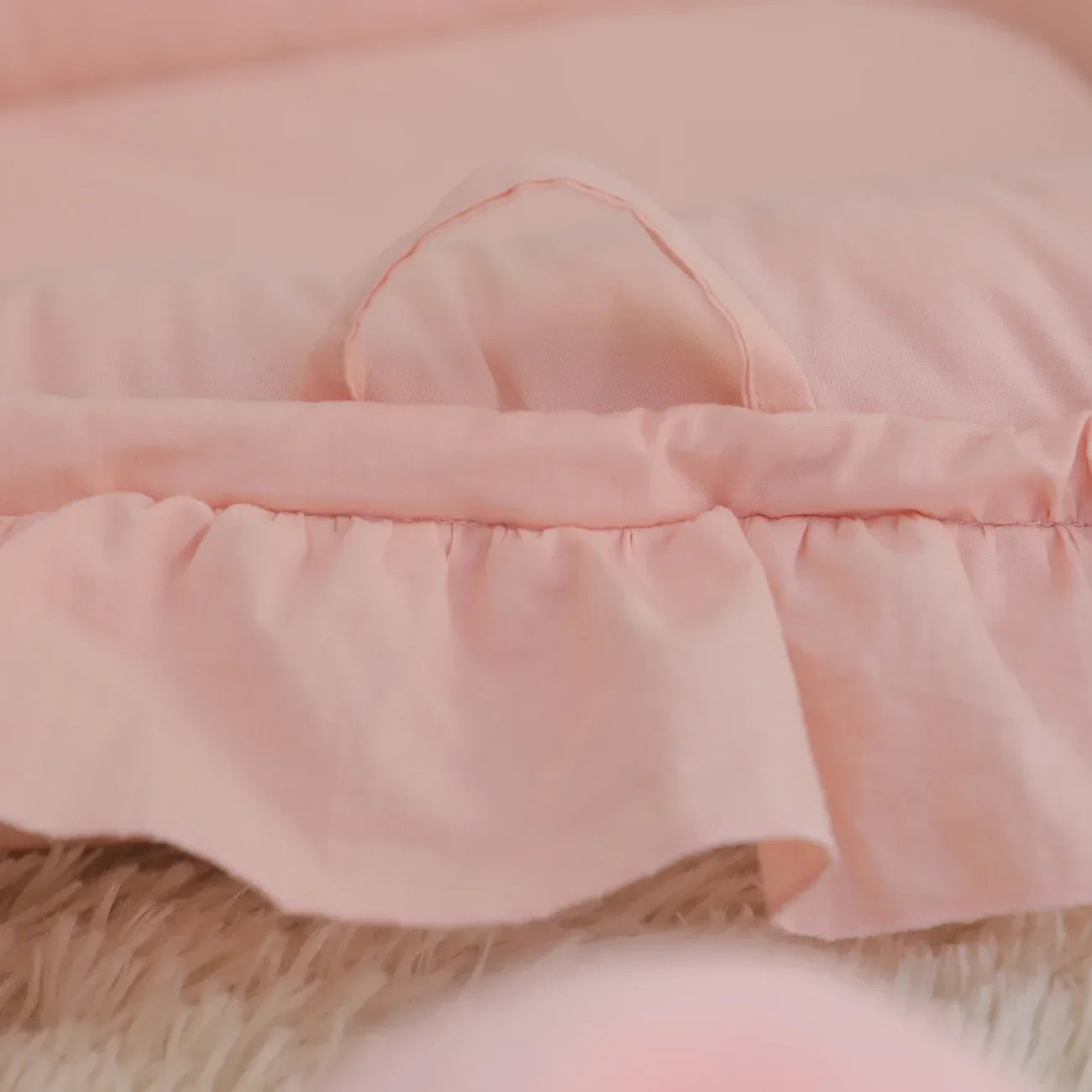 Cotton Portable Baby Crib Light Weight  Uterus Biomimetic Sleeping Bed For Newborns Foldable Cushioned Easy To Wash Baby
