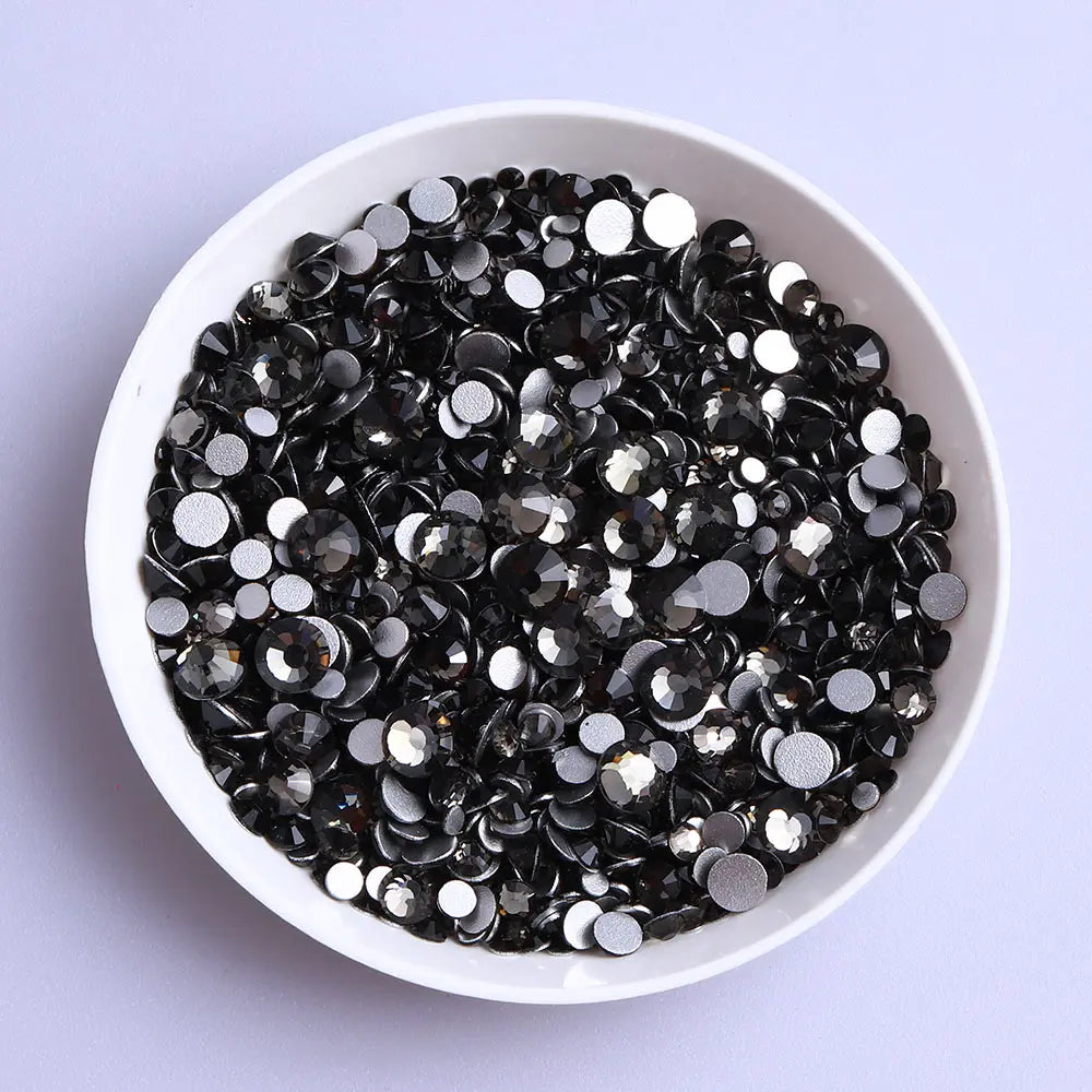 QIIY 1440Pcs Mix Size SS3-SS20 Clear Crystal FlatBack Rhinestones Non-Hotfix Glass Decorations DIY Glitter Stones 3D Nail Art