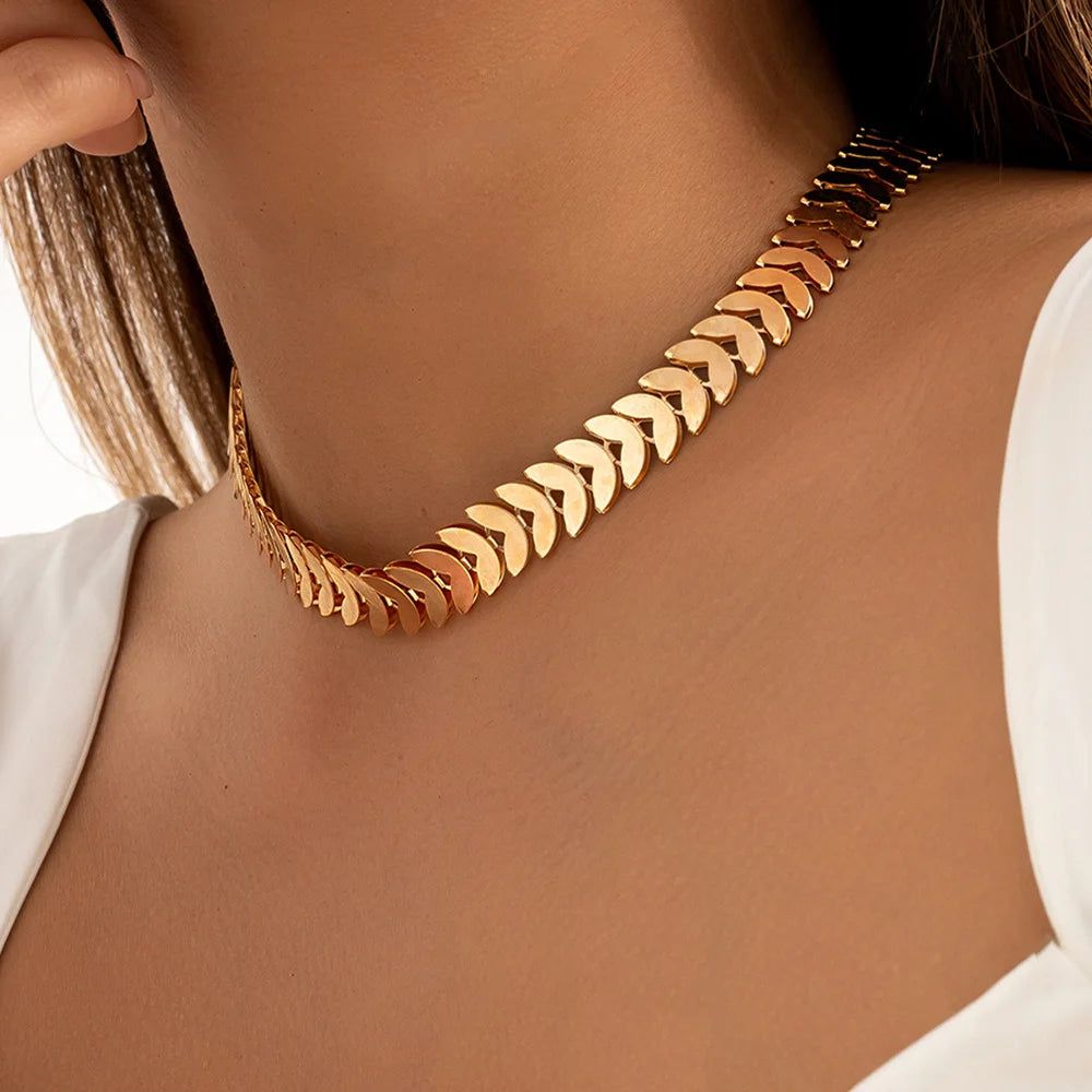 Lacteo Trendy Gold Color Petals Shape Short Neck Chain Necklace Choker for Women Jewelry Collar Clavicle Necklaces Gifts Party