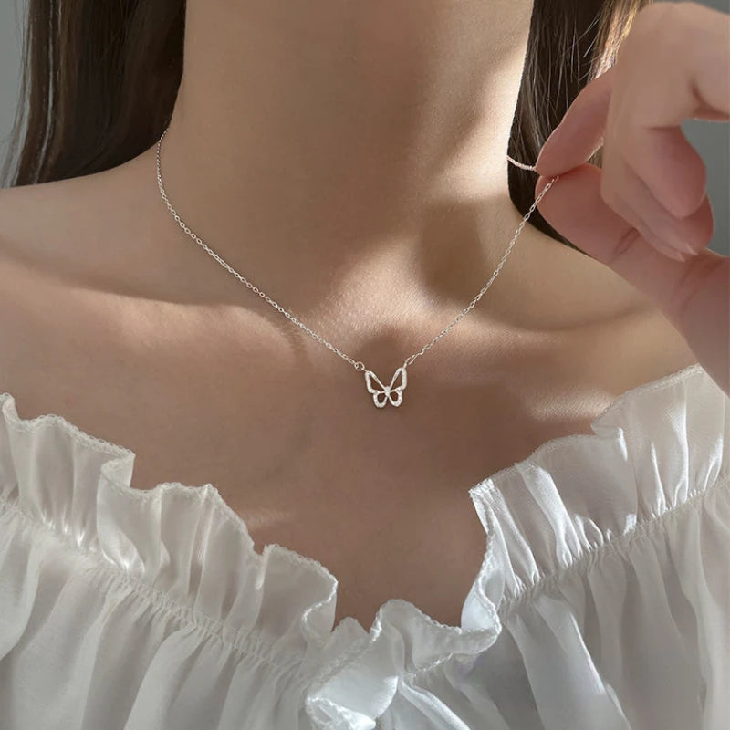 Simple Hollow Crystal Butterfly Necklace Fashion Classical Clavicle Chain Pendant Necklace for Women Elegant Jewelry Accessories