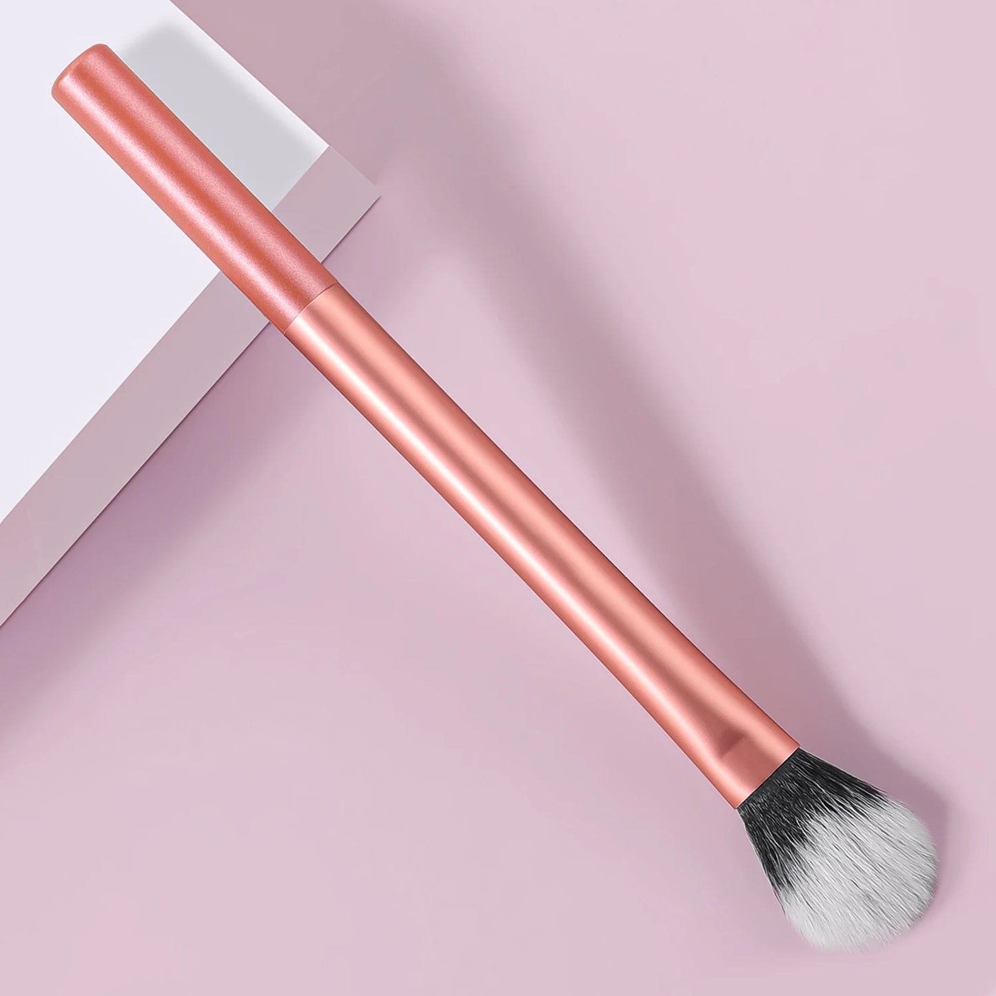 Single portable sloped eye shadow makeup brush beauty tool