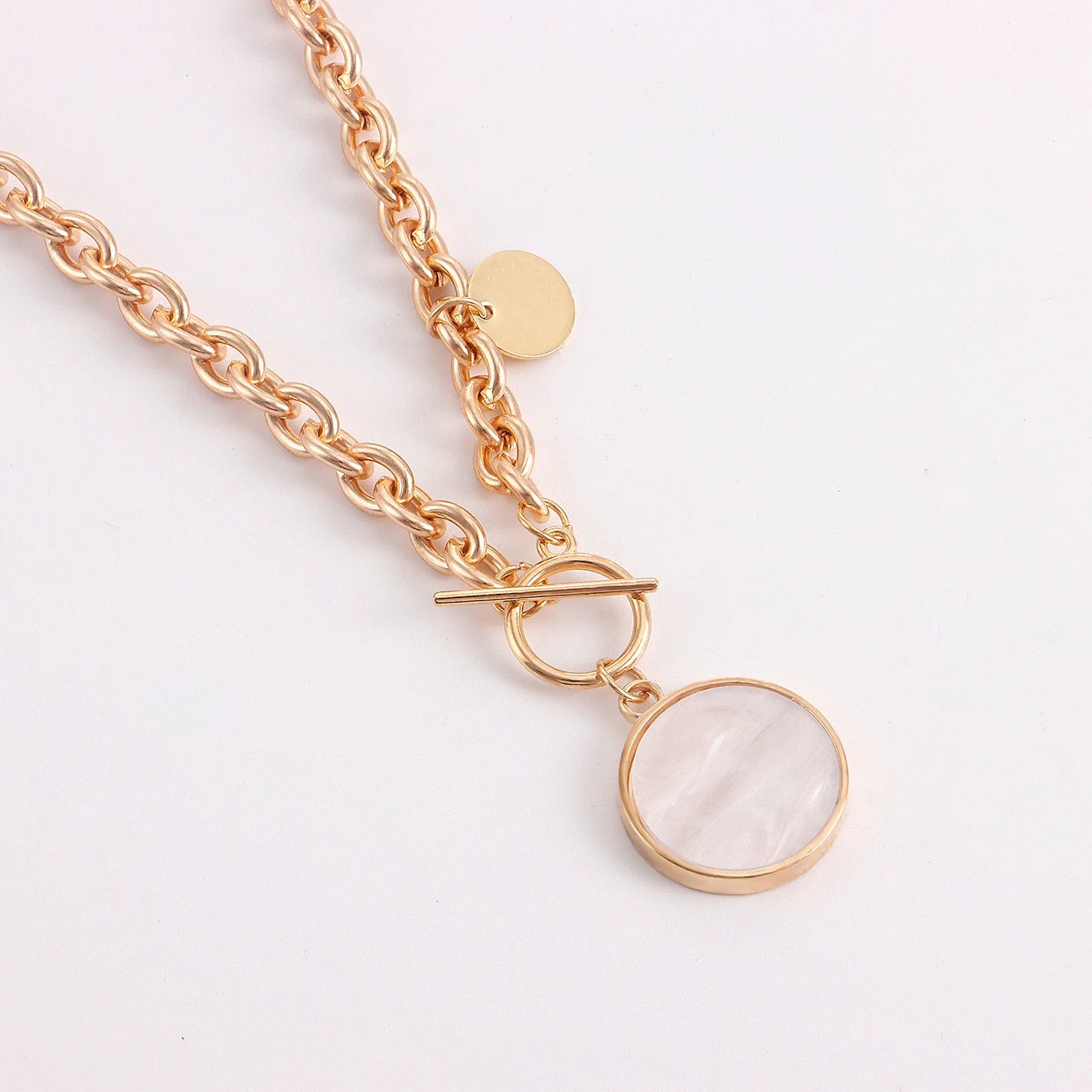 Trendy Black White Round Pendant Necklace for Women Girls Statement Gold Silver Color Chain Necklace Fashion Jewelry