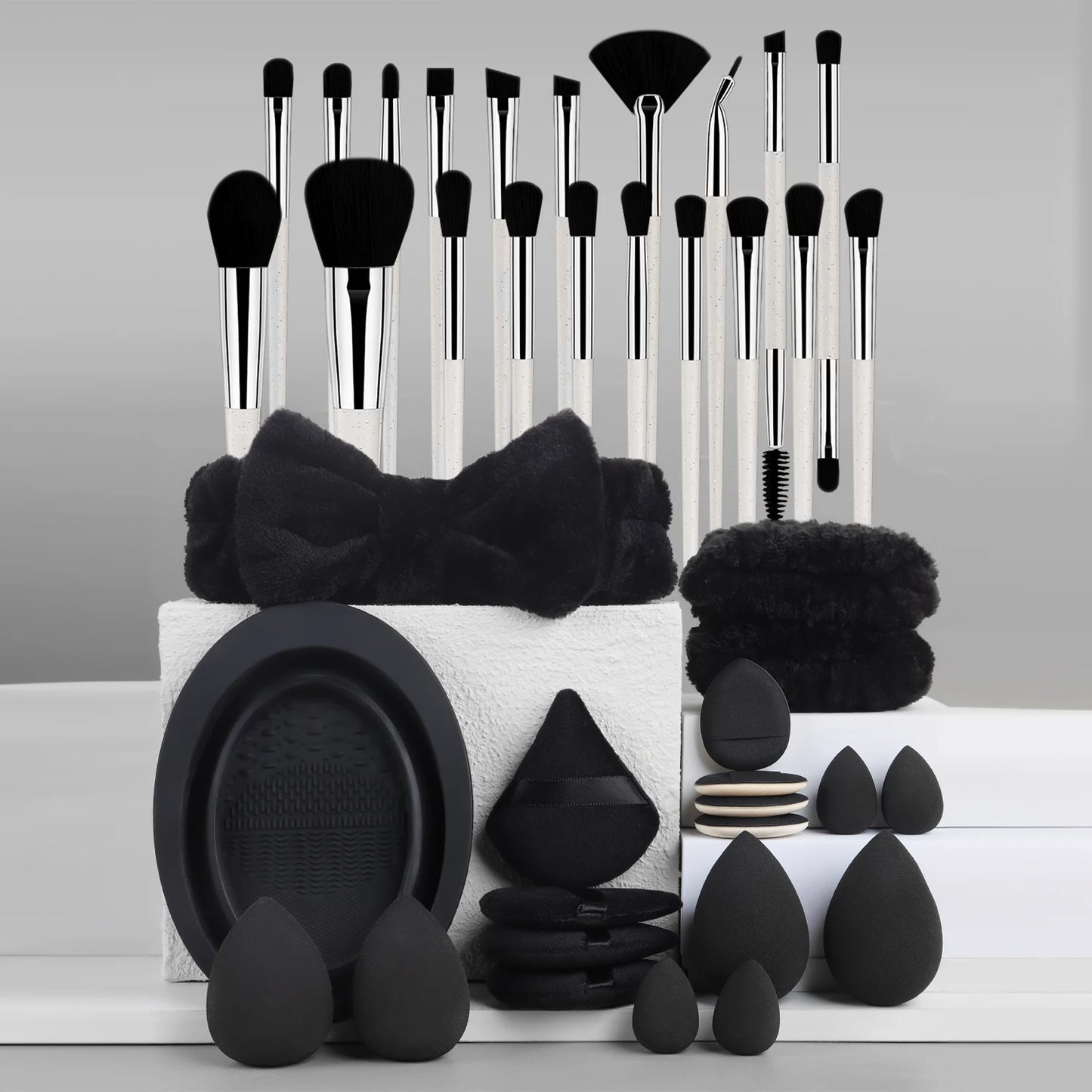 40-piece makeup tool set - 20-piece makeup tools + 16-piece powder puff set + dishwashing, hairband and wristband