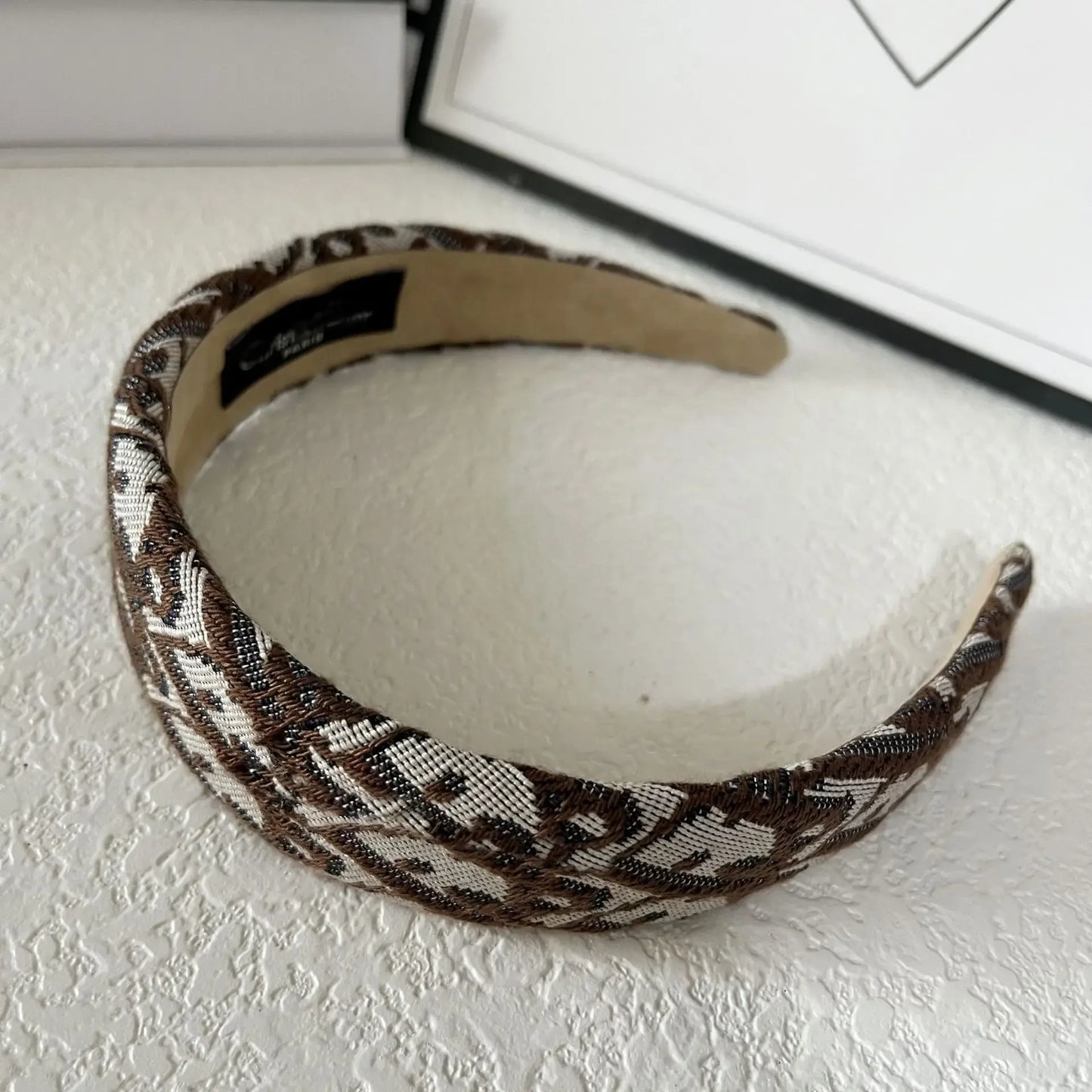 Premium wide-brimmed headband D letter sponge high cranial top headband presbyopia retro embroidery head hole hair accessories